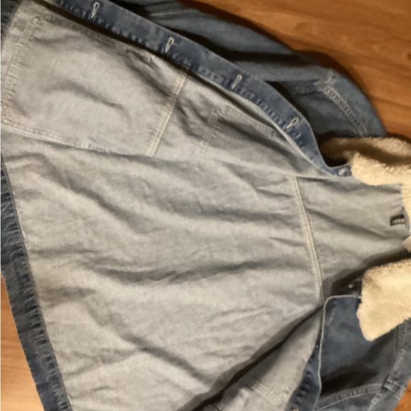 Denim barn jacket. - Picture 3 of 4